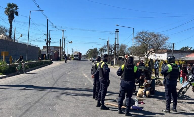 Lugar del accidente en la intersección de la ruta provincial 303 y avenida San Martín en Delfín Gallo