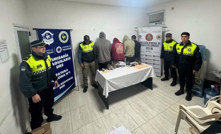 Operativo policial en Aguilares con secuestro de marihuana