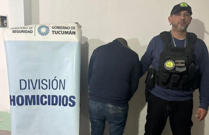 Policía en la escena del crimen en avenida Colón y Fortunata García