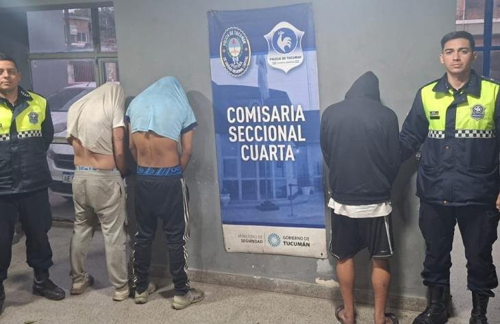 Efectivos policiales en la zona del procedimiento en el Barrio Autopista Sur