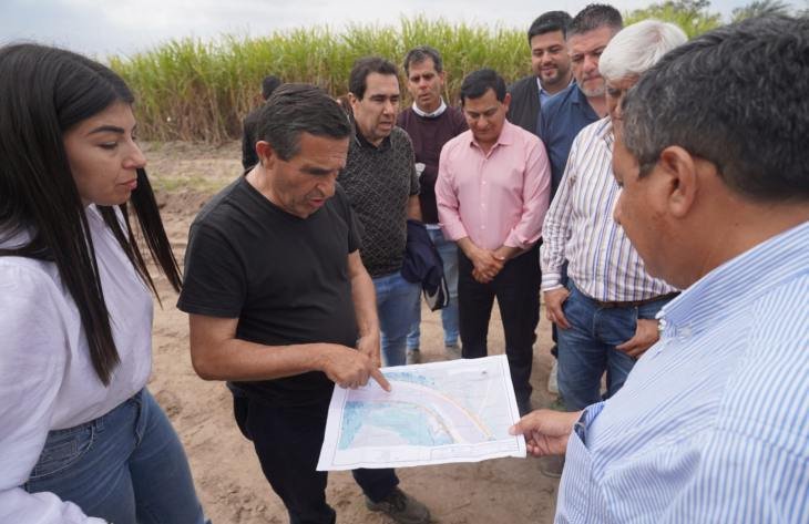 Trabajos de dragado en el Río Chico, Aguilares