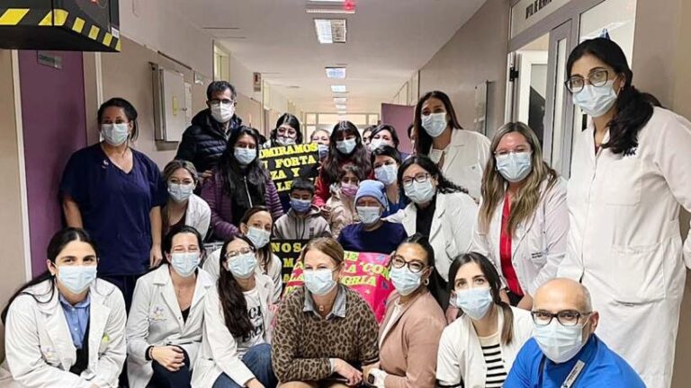 Carlos Ariel Sing en el Hospital Kirchner tras recibir el alta médica