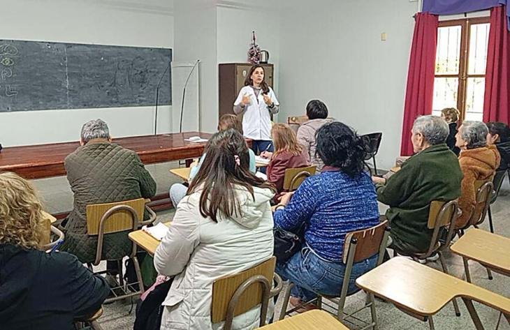 Charla sobre hipertensión arterial en el Hospital del Carmen