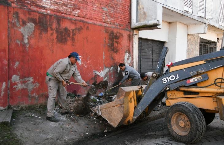 Cuadrillas de la DAU trabajando en Villa 9 de Julio