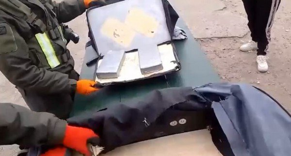 Valijas con doble fondo y paquetes de cocaína secuestrados por Gendarmería en Tucumán