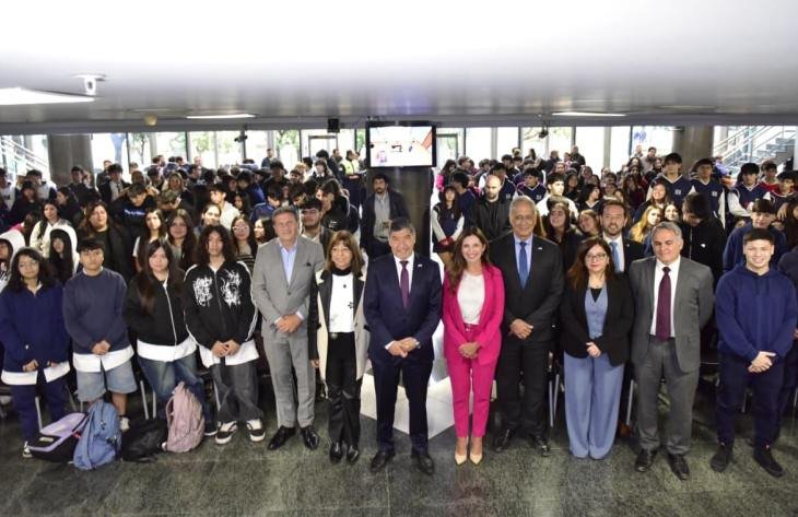Firma de convenios entre Miguel Acevedo y Susana Montaldo