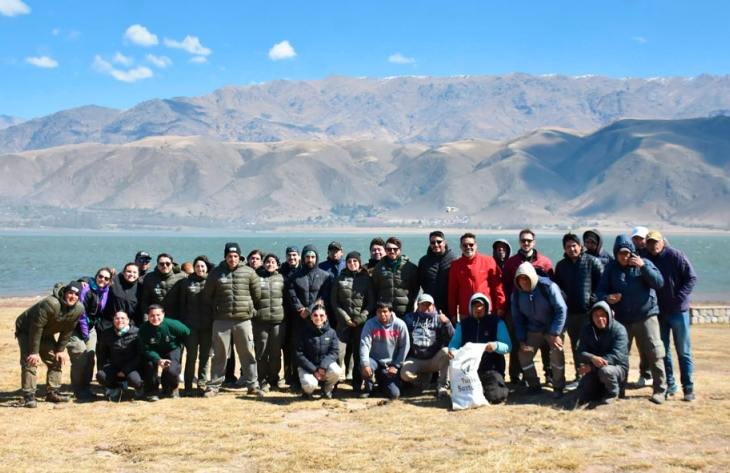 Jornada de limpieza en el perilago de La Angostura