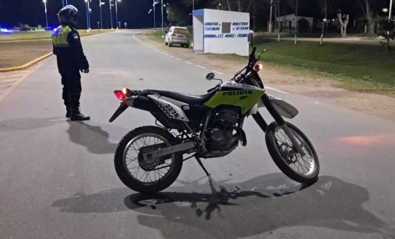 Siniestro vial en Estación Aráoz: motocicleta chocó contra camioneta y conductor huyó