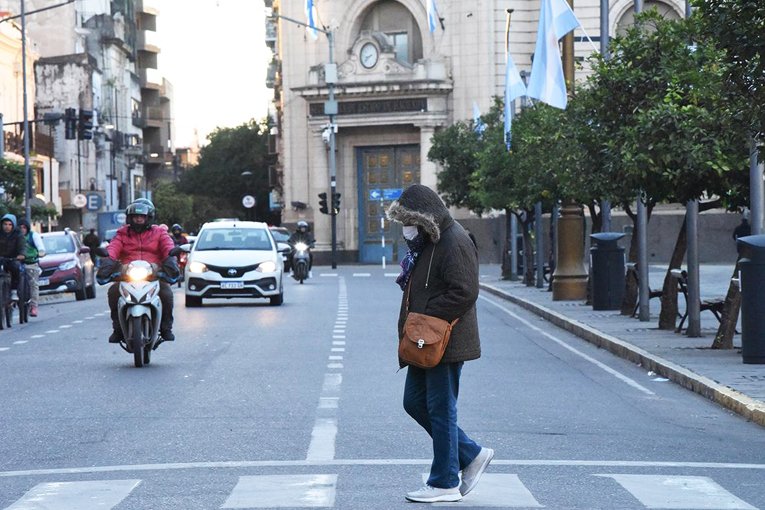 Termómetro marcando baja temperatura en Tucumán