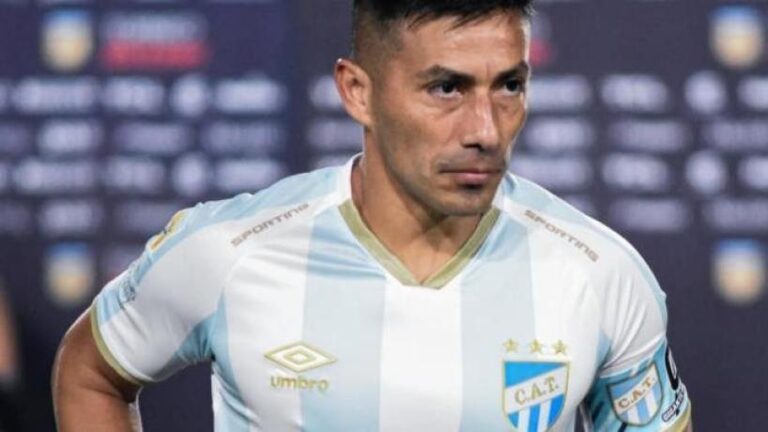 Guillermo Acosta durante un partido de Atlético Tucumán