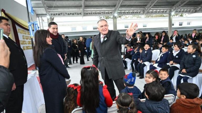 Acto de inauguración de la nueva Escuela N° 120 en Santa Rosa de Leales