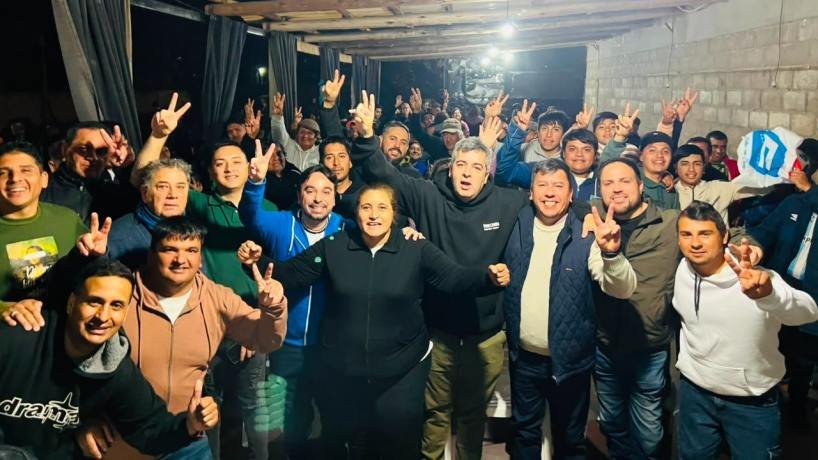 Raúl Ferrazzano en encuentro con dirigentes y vecinos en Yerba Buena