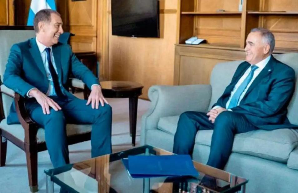 Osvaldo Jaldo, gobernador de Tucumán, en una reunión