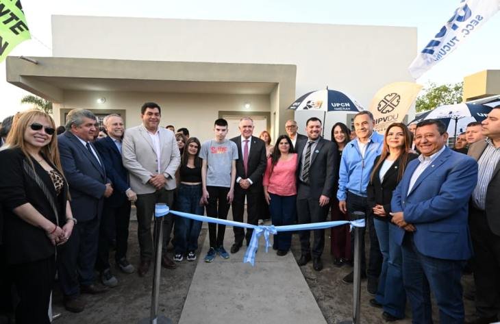 Entrega de viviendas en Monteros