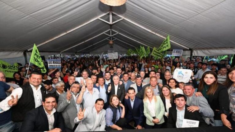 Entrega de viviendas en Río Seco