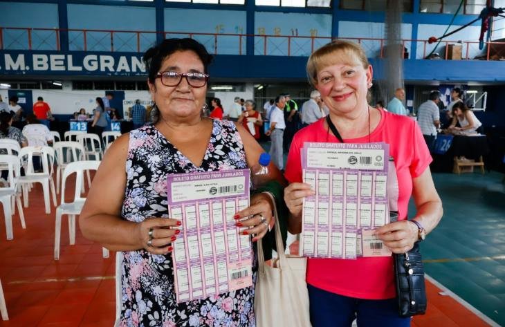 Entrega de boletos gratuitos para jubilados en Tucumán