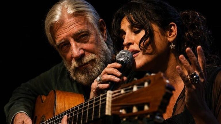 Mariela Acotto y Carlos Podazza en el escenario de Citá Abasto Cultural