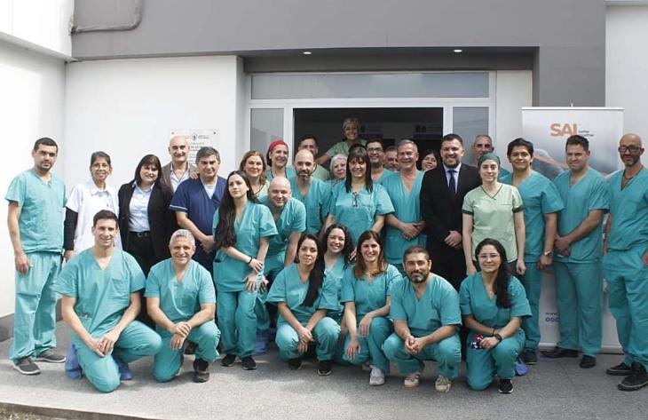 Médicos realizando una cirugía de pie y tobillo en el Hospital General de Monteros