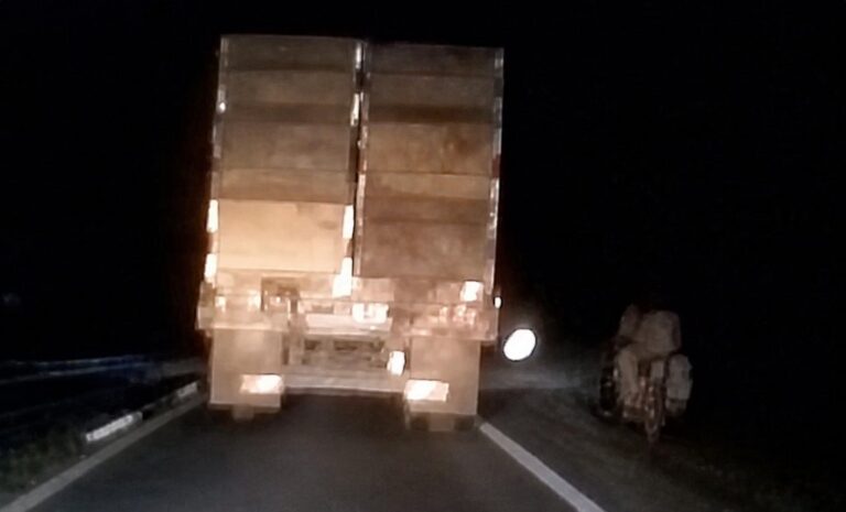 Motocicleta sin luces en la ruta 38 cerca de San José de La Cocha