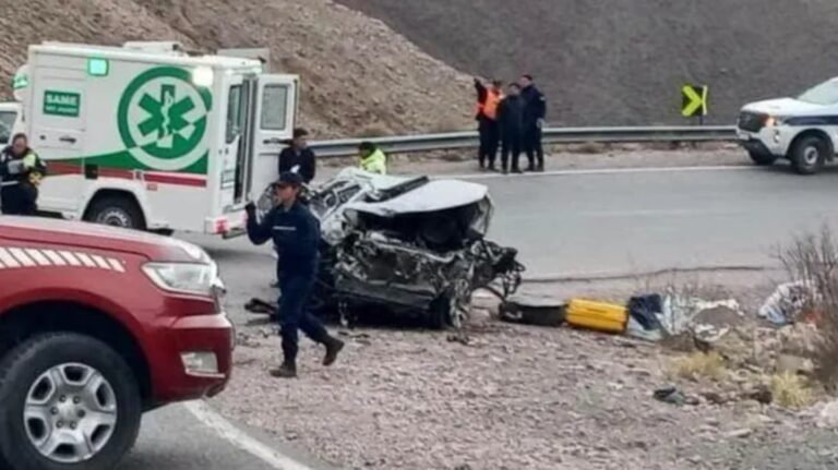 Camioneta Toyota SW4 caída en un barranco en la Cuesta de Lipán
