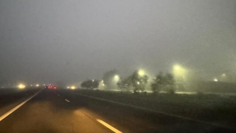 Imagen de la niebla en una ruta de Tucumán enviada por un lector