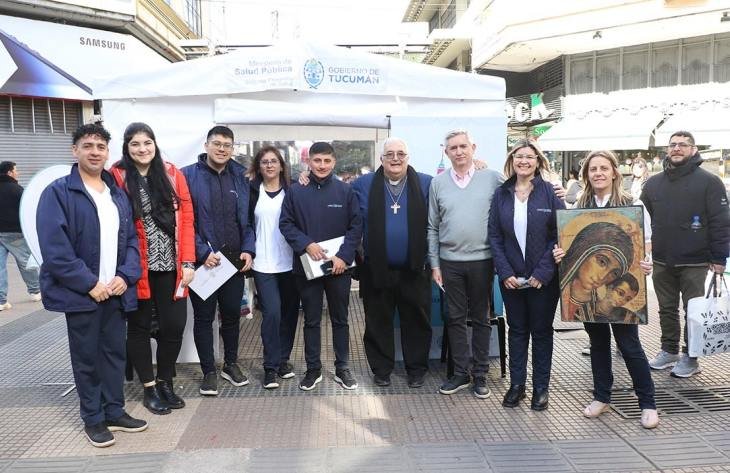 Puesto de vacunación en la peatonal de Mendoza y Muñecas, San Miguel de Tucumán