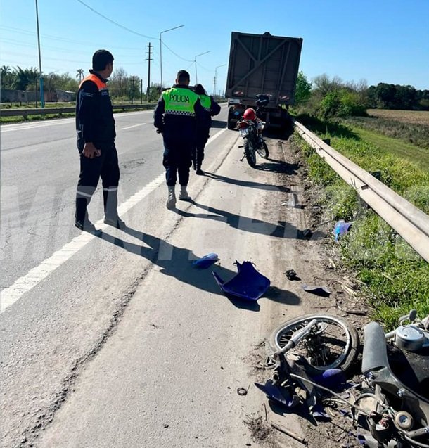 Motocicleta destruida tras siniestro vial en Ruta 38