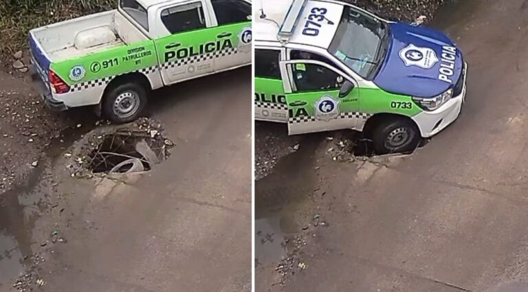 Patrullero varado en un pozo en el barrio Alejandro Heredia
