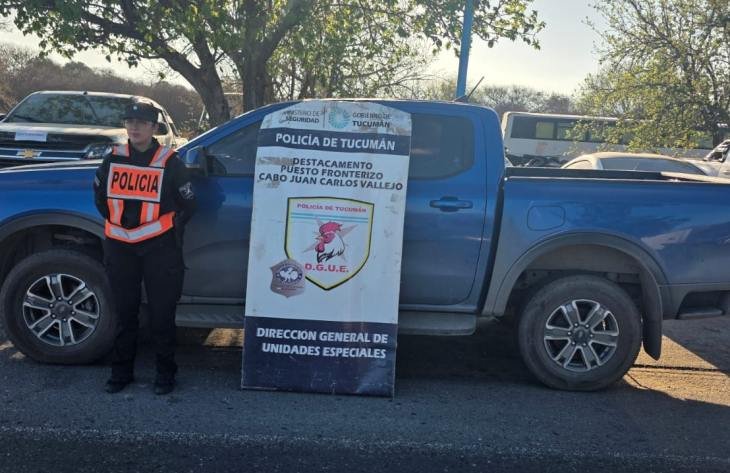 Camioneta Ford Ranger retenida en el puesto fronterizo Cabo Vallejo
