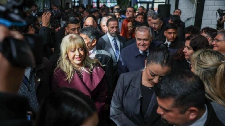 Rossana Chahla y Osvaldo Jaldo en la inauguración del Mercado de la Ciudad