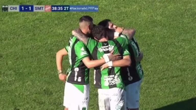 Jugadores de San Martín de Tucumán durante el partido ante Nueva Chicago
