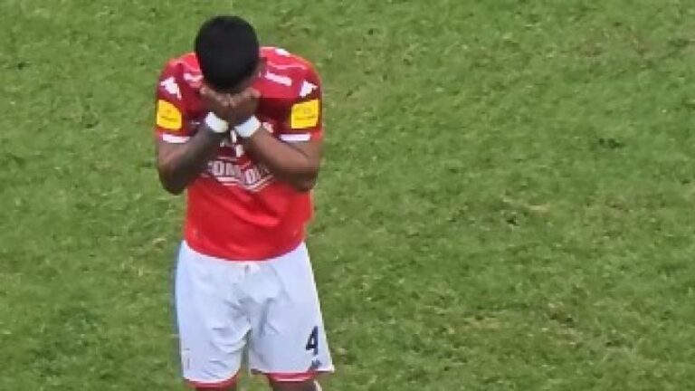 Jugador de San Martín de Tucumán expulsado en partido contra Deportivo Madryn