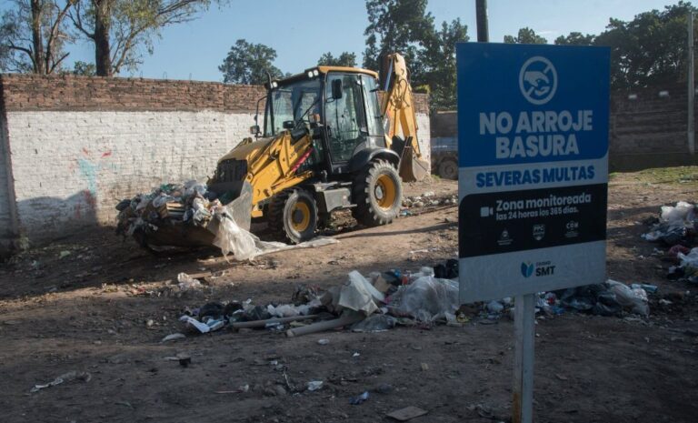 Vehículo secuestrado por arrojar residuos en San Miguel de Tucumán