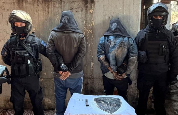 Cargador de pistola y municiones secuestradas