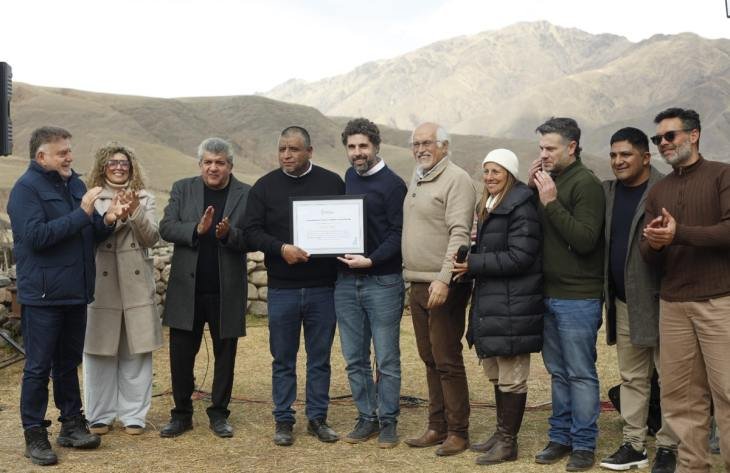 Paisaje de Tafí del Valle con montañas y vegetación