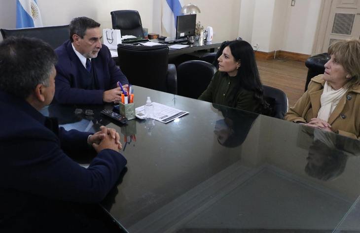 Reunión entre el ministro Luis Medina Ruiz y la doctora María Gabriel Carrizo