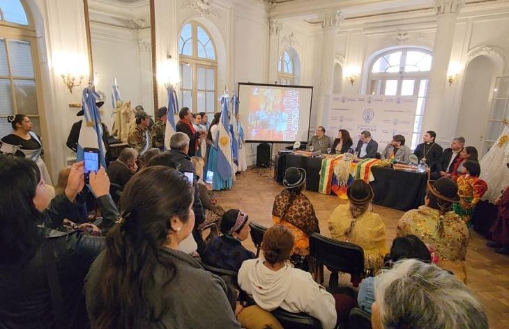Presentación de la festividad de la Virgen de Urkupiña en el Ente Tucumán Turismo