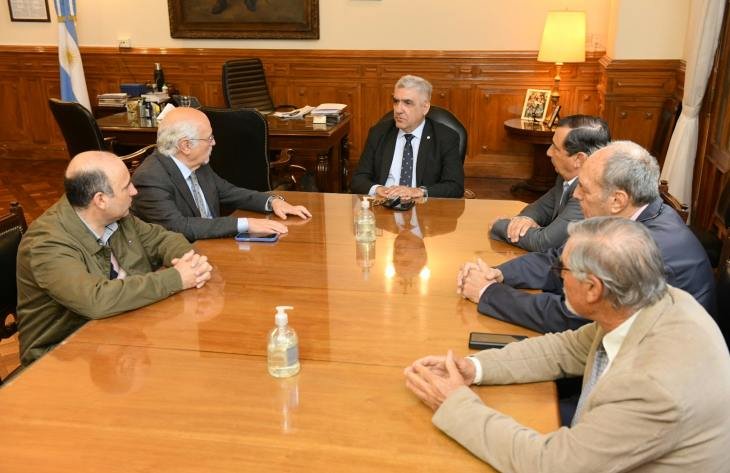 Reunión entre Daniel Abad y Héctor Viñuales de la Federación Económica de Tucumán