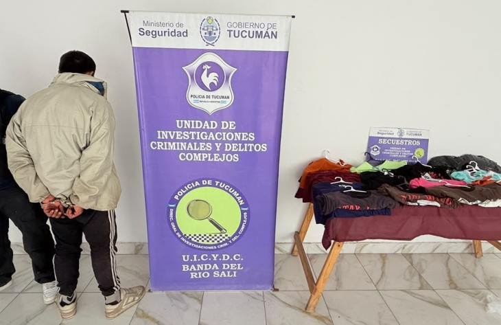 Móvil policial en la zona de Lastenia