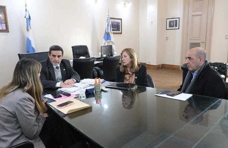 Reunión de autoridades de salud de Tucumán para avanzar en ensayo clínico de úlceras de pie diabético