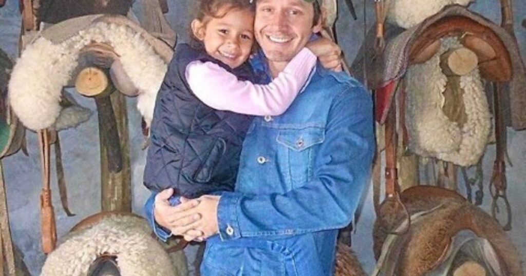 Benjamín Vicuña abraza a su hija Blanca en una fotografía inédita