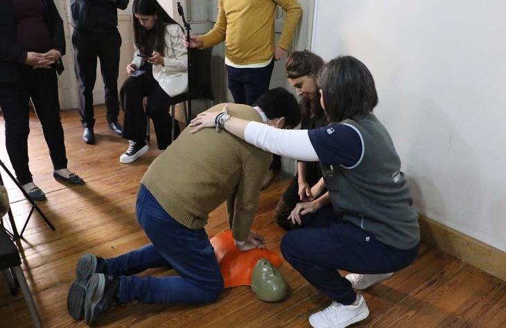 Capacitación en RCP y primeros auxilios para comunicadores en Tucumán