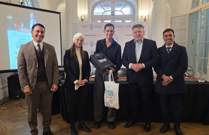 Carlos Rivero recibe la distinción de Embajador Turístico de Tucumán