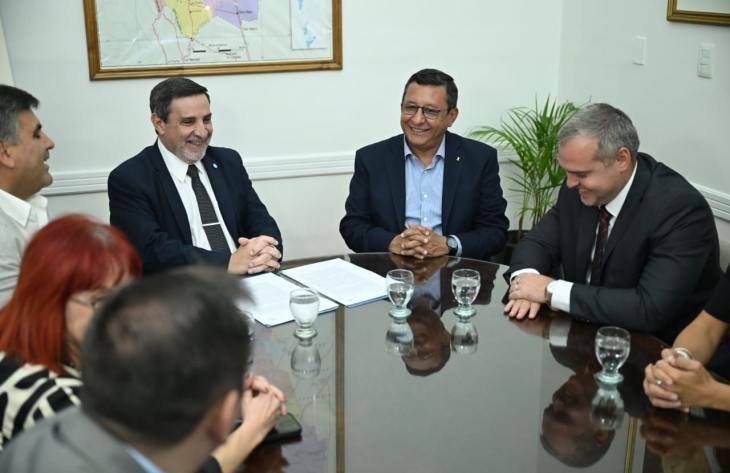 Firma de convenio para la construcción de la Policlínica en Cebil Redondo
