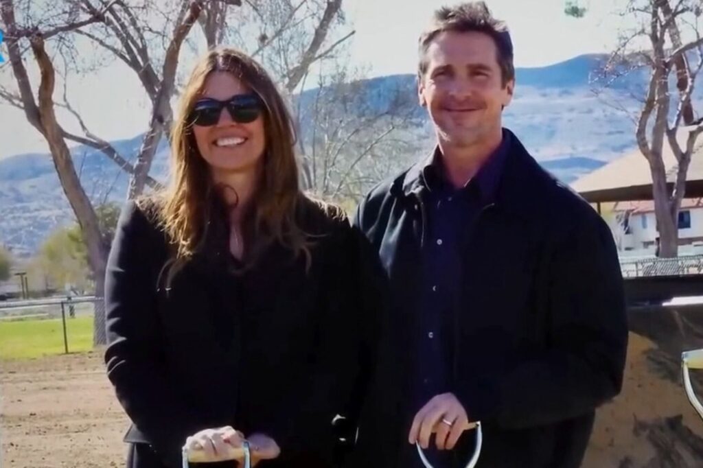 Christian Bale y Sibi Blazic en la inauguración de Together California