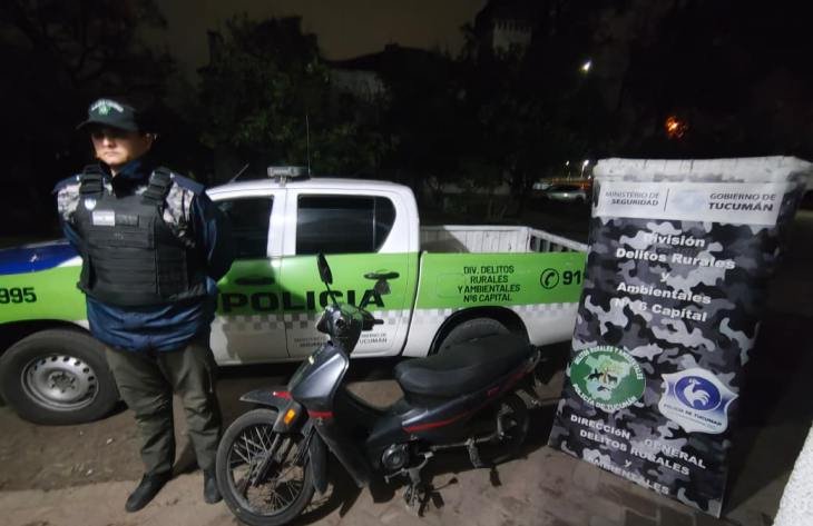 Móvil policial en la zona de Las Talitas durante un operativo de prevención