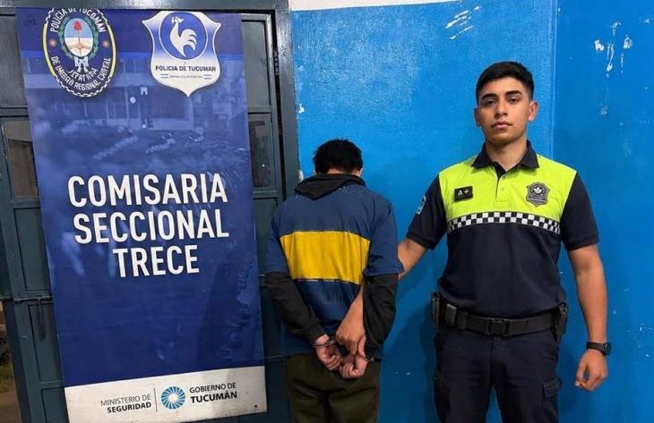 Móvil policial en la vía pública