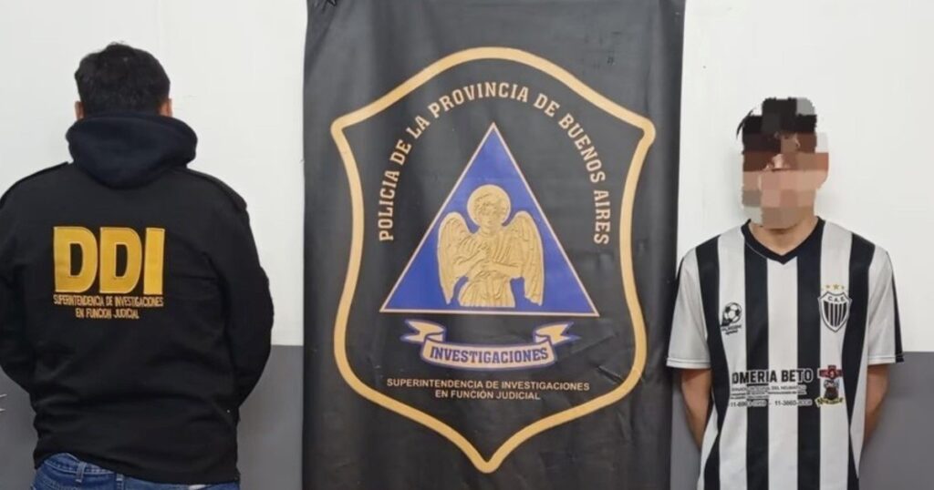 Móvil policial en operativo por detención de sospechosos