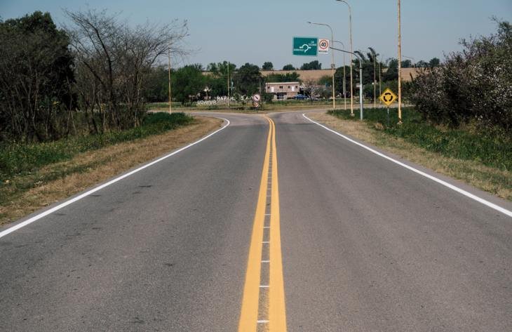 Trabajos de demarcación y señalización en la rotonda de la Ruta Provincial 304