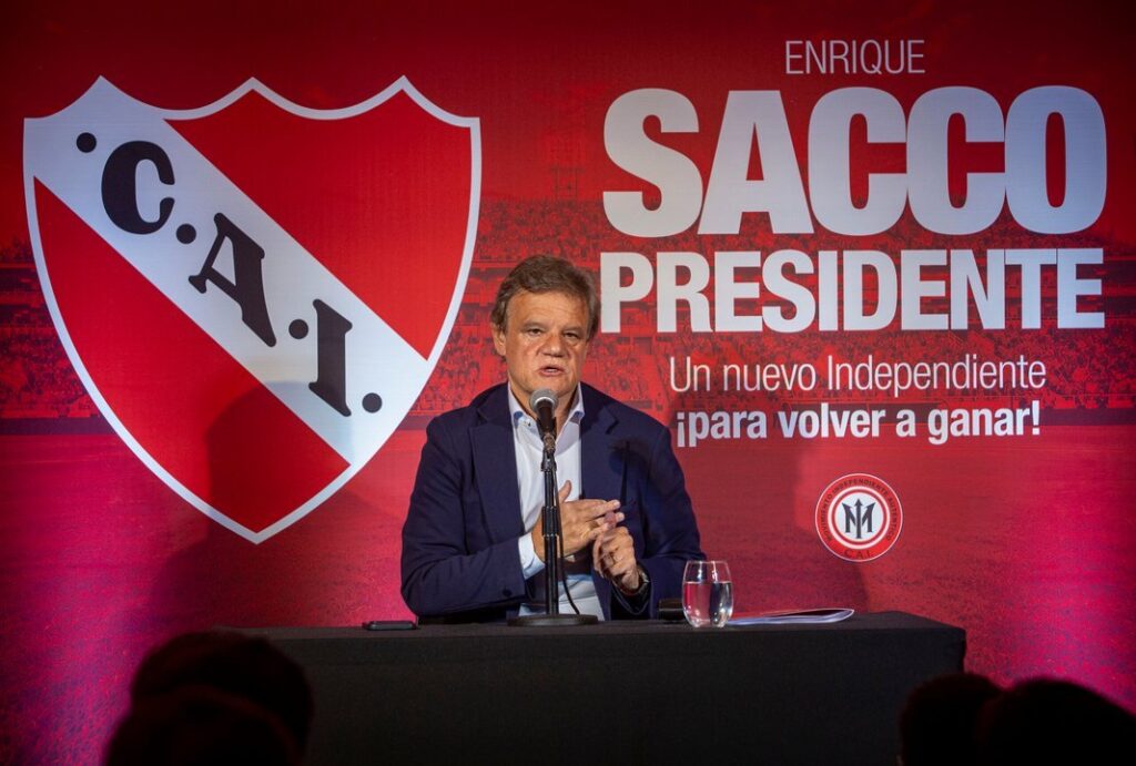 Enrique Sacco presentó su candidatura en Independiente
